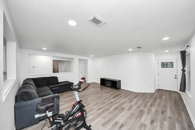 Building Photo - 20631 Tealbrook Dr