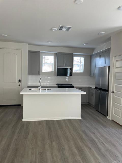 Building Photo - 28325 Via Moscotel