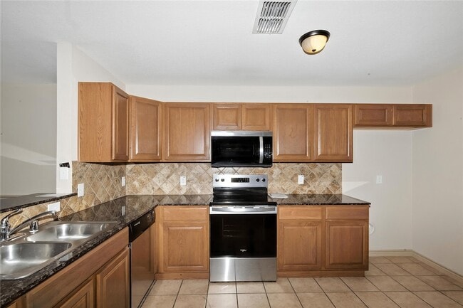 Building Photo - 3905 Vista Mar Dr