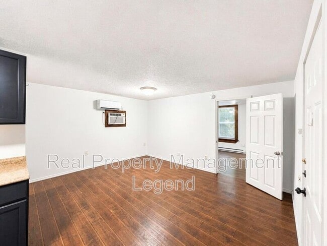 Building Photo - 933 Gillham Rd