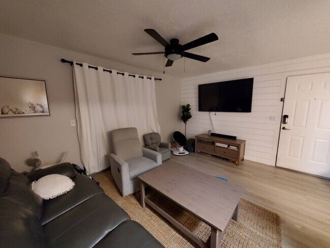 Foto del edificio - 1258 W 1480 N St
