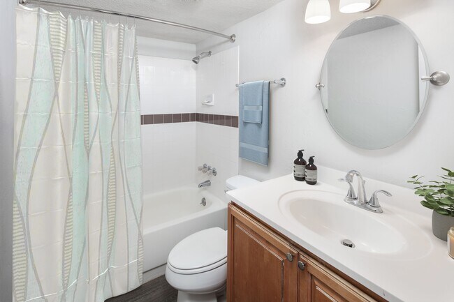 Building Photo - The Crossing at 2600