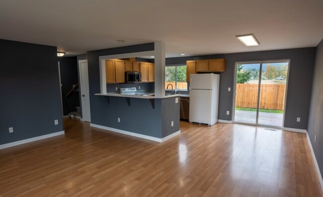 Foto del edificio - 4 Bedroom Home with Mountain Views & Fenced Yard