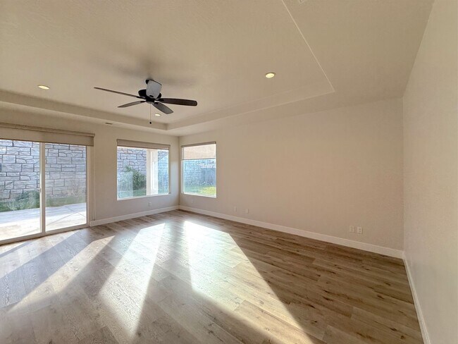 Foto del edificio - 3 bed, 2 bath home w/2 car garage