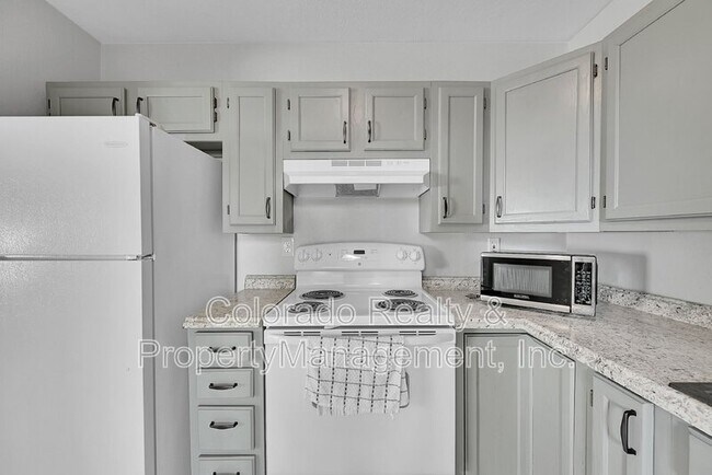 Building Photo - 6821 Bobtail Dr
