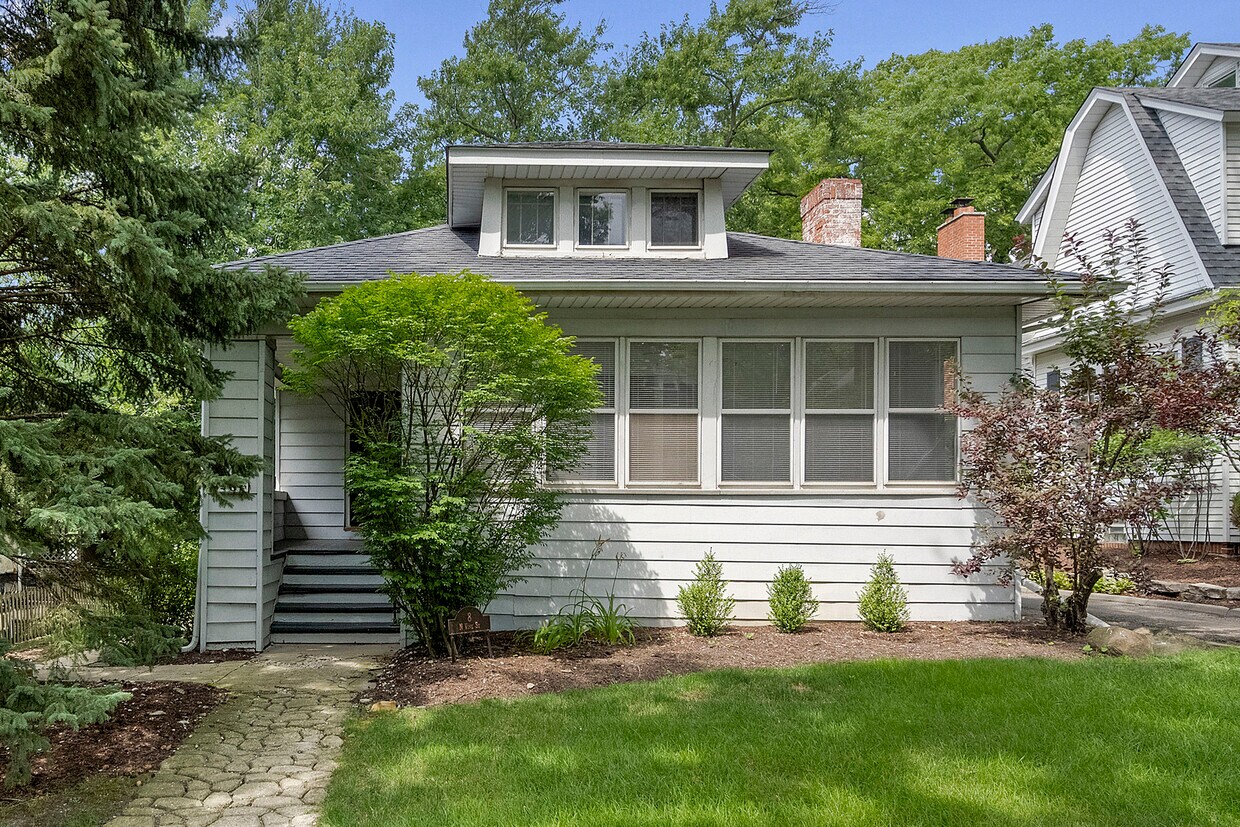 8 N Vine St, Hinsdale, IL 60521 House Rental in Hinsdale, IL