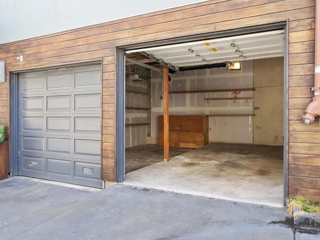 Building Photo - 1885 Jackson St