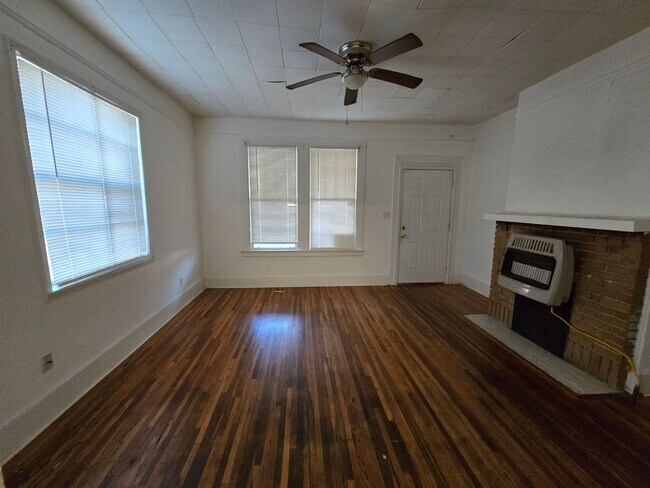 Foto del edificio - 2300-2302 Plum Street  - MHA