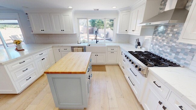 Building Photo - 880 Cayo Grande Ct