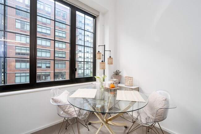 Foto del edificio - 1425 Hudson St