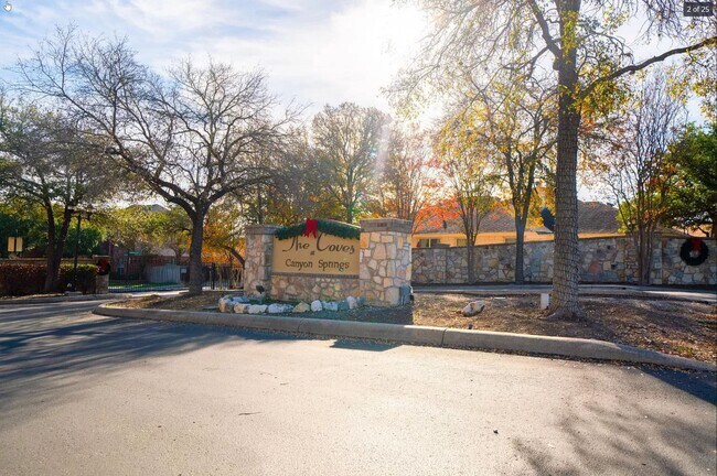 Foto del edificio - 1242 Sonesta Ln