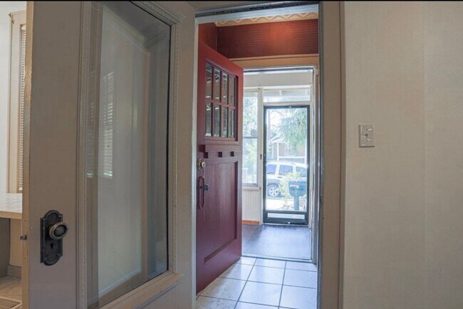 Building Photo - Beautiful 4 Bedroom Home Near Blackstone!