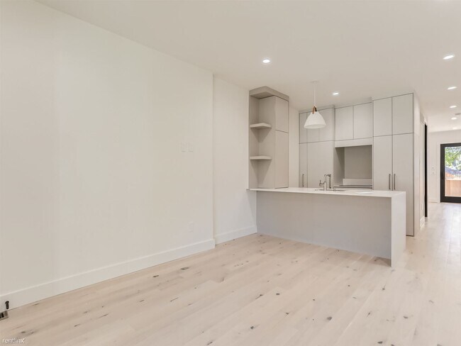 Building Photo - 1 br, 1 bath Condo - 11 Pennsylvania Street