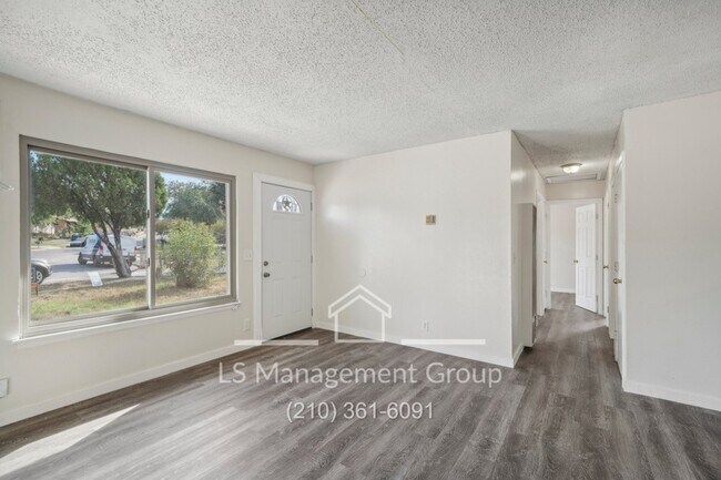 Foto del edificio - 1939 Serene Valley St