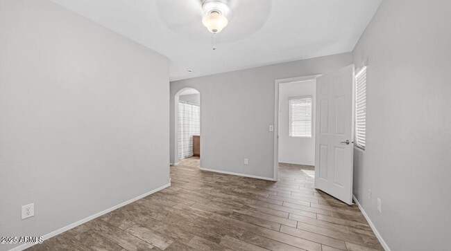 Foto del edificio - 10296 W Sands Dr