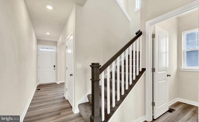 Foto del edificio - 28 FOREST GROVE Ave