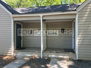 Building Photo - 408 N Guthrie Ave