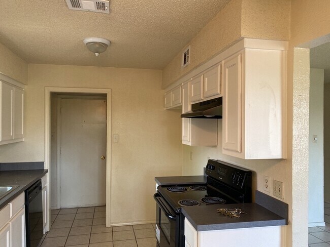Foto del edificio - Arlington 3/2.5/2 duplex coming soon.
