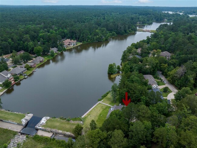 Building Photo - 2151 Greentree Dr