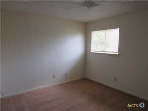 Building Photo - 507 E Beeline Ln