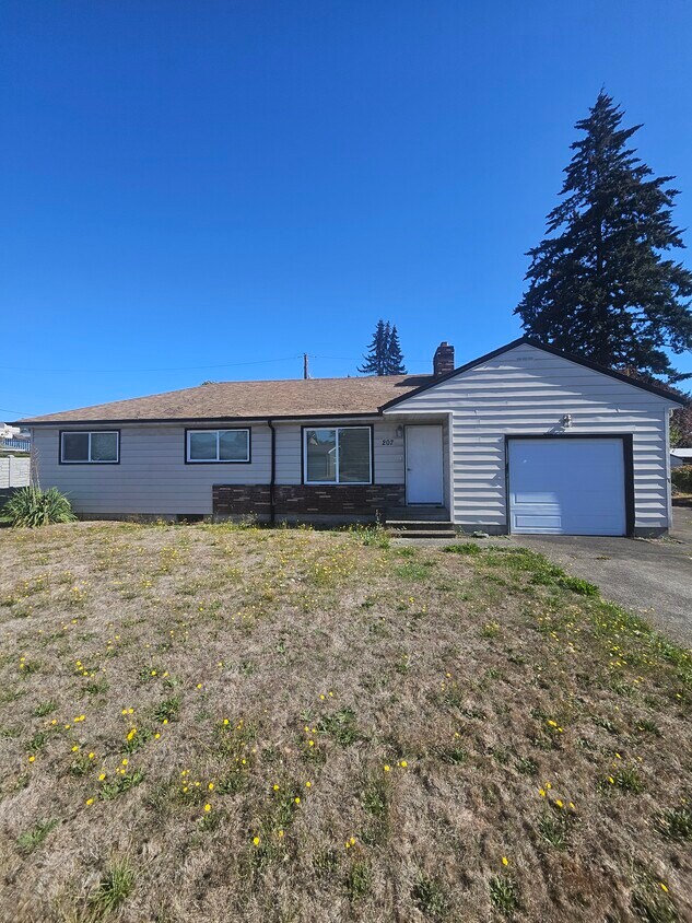 front - 207 NE 88th Ave