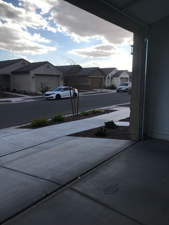 Building Photo - Beautiful Newer 3 bedroom Home Sweetwater ...