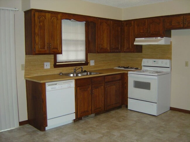 Foto del edificio - 3526 S Farm Rd 135