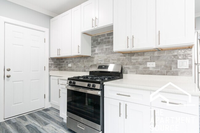 Foto del edificio - 3845 N Greenview Ave