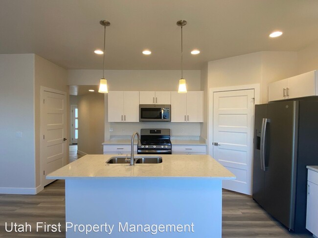 Foto del edificio - 3 br, 2.5 bath House - 667 E Eureka Aly