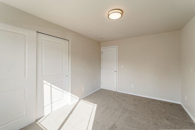 Foto del edificio - MOVE-IN SPECIAL! $500 plus Security Deposi...