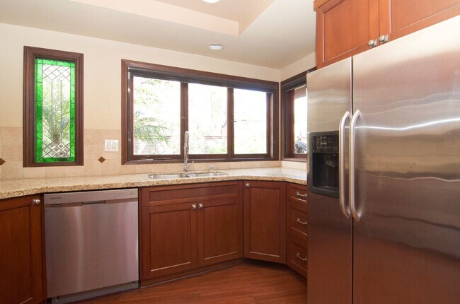 Foto del edificio - Charming Craftsman Home for Rent in Costa Mesa