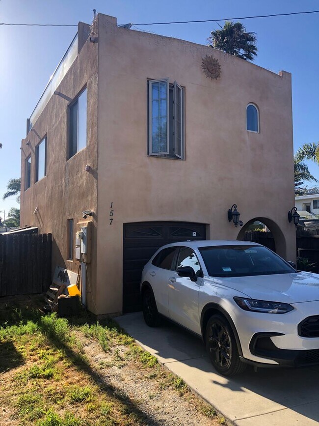 Foto del edificio - Downtown Ventura - Two bedroom, two bath w/ Rooftop Deck