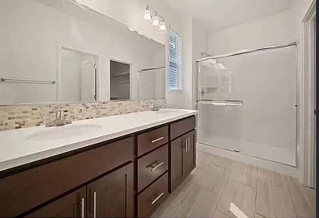 Foto del edificio - 536 Spyglass Cir