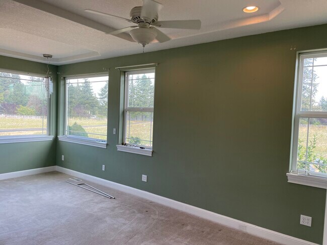 Master bedroom - 33118 Stone Rd