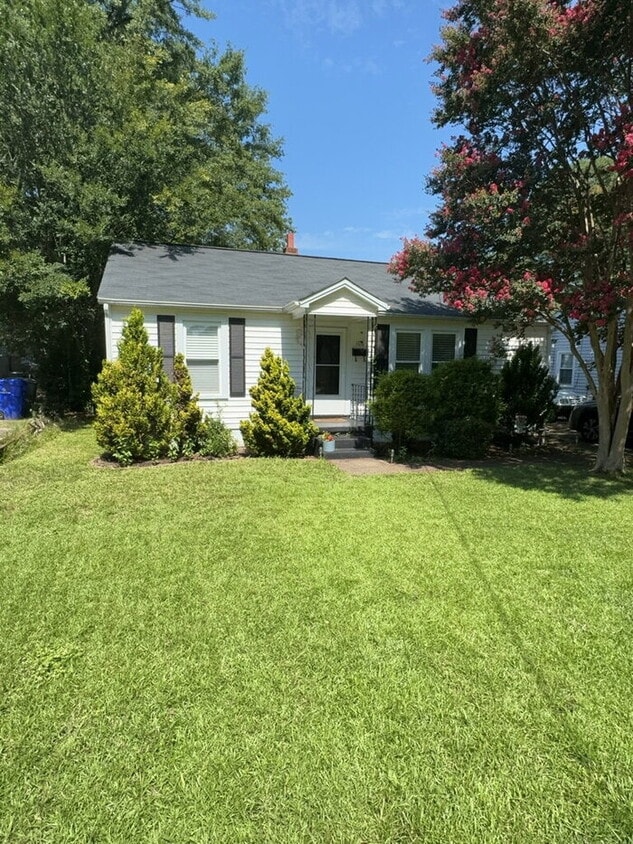 Photo - "Charming 2-Bedroom Haven in Greenville - Your Cozy Retreat Awaits at 108 Brookdale Ave!"