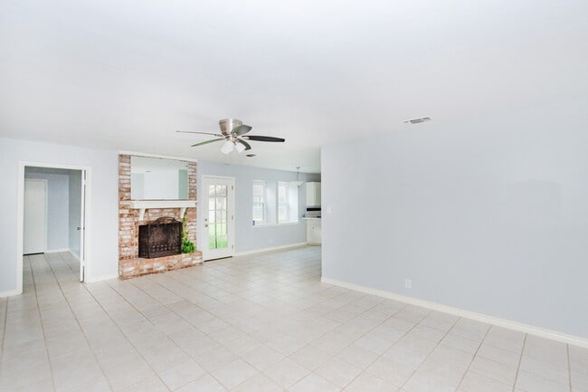 Building Photo - 120 La Laja Dr
