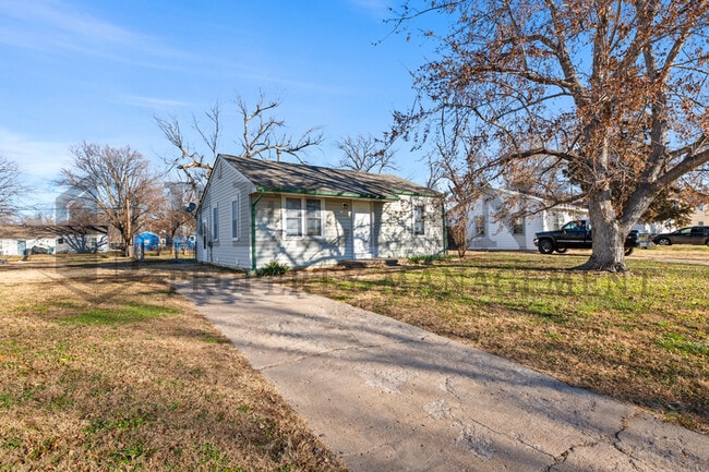 Building Photo - 224 Grover Ave