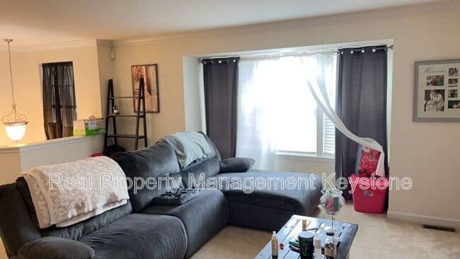 Foto del edificio - 261 Corey Dr