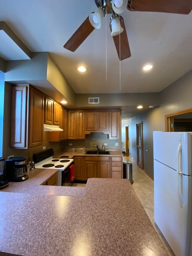 Kitchen with breakfast nook. - 3553 S Hermitage Ave