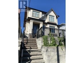Building Photo - 719 E 61st Ave