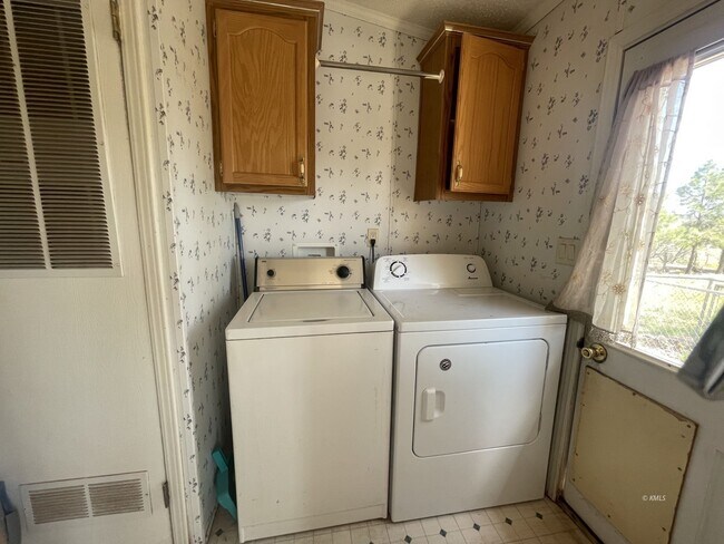 Building Photo - 489 W Rider Dr