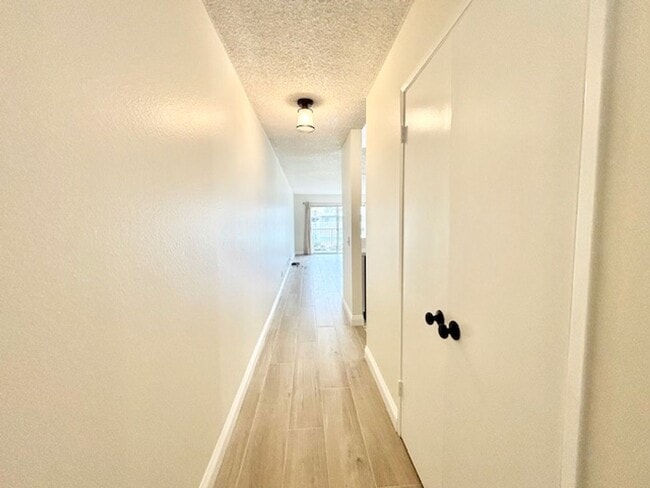 Building Photo - 326 E Surfside Dr