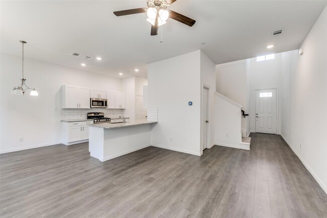 Foto del edificio - 2422 Ash Ln