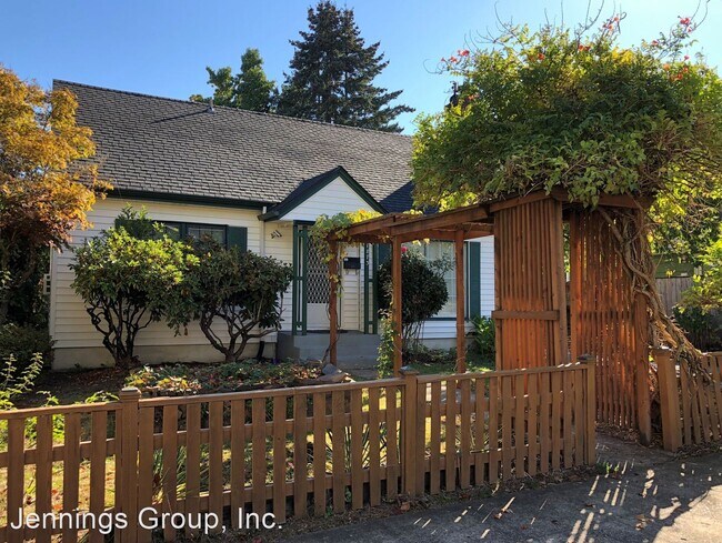 Building Photo - 4 br, 3 bath House - 1873 Washington St