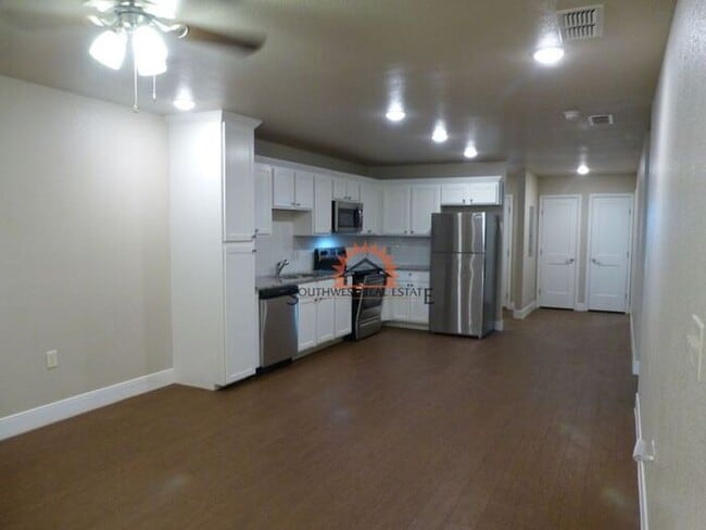 Building Photo - Spacious 2 bedroom 2 bath Duplex.