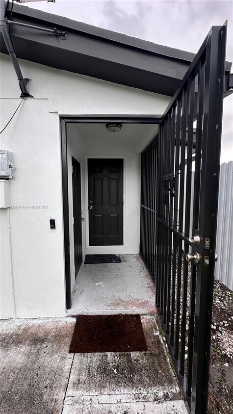 Foto principal - 2415 Thomas St