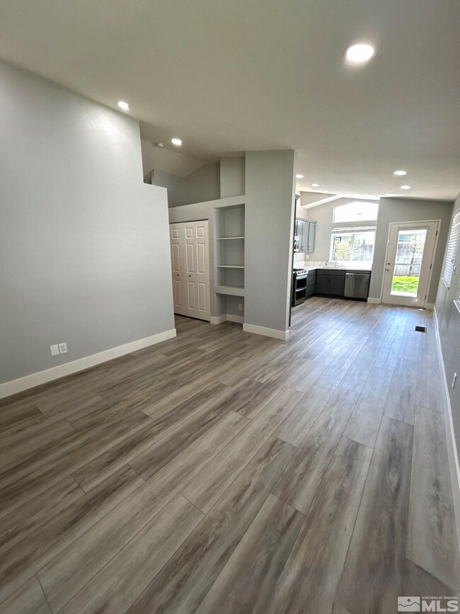 Foto del edificio - 7577 Water View Way