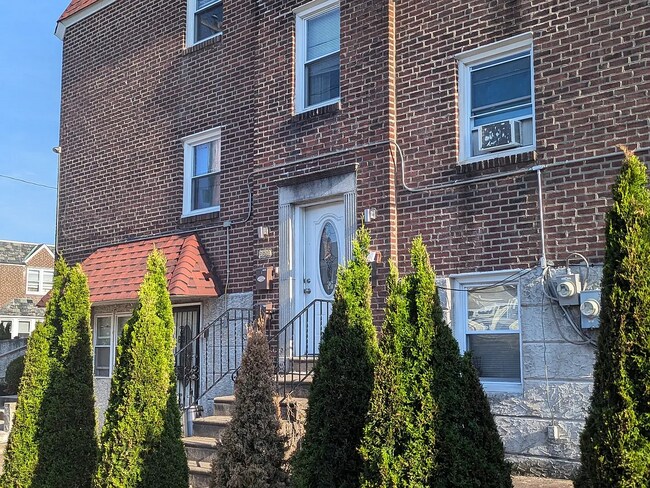 Building Photo - 6550 N Gratz St