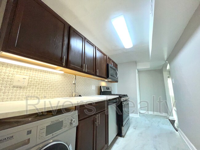 Building Photo - 125 W Bodley Ave