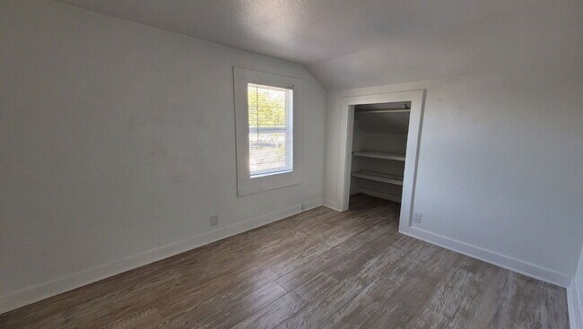 Foto del edificio - 368 E Dean Ave